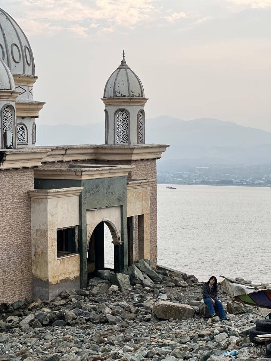 Sintya Marisca menikmati liburan di Kota Palu