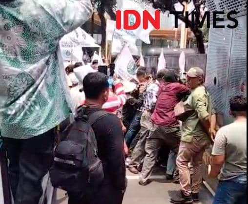 Demo di Monas Memanas, Petani dan Polisi Saling Dorong