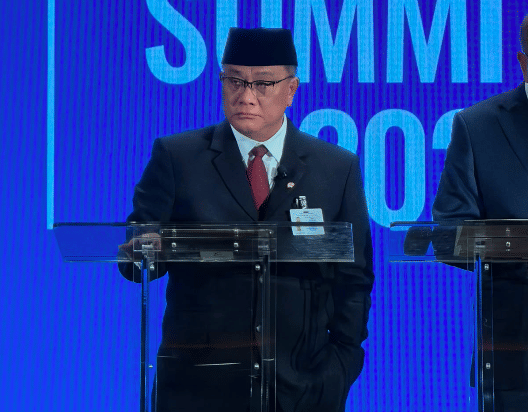 Menteri Lingkungan Hidup/Kepala Badan Pengendalian Lingkungan Hidup (BPLH), Mohammad Jumhur Hidayat dalam Interactive Leaders Dialogue pada