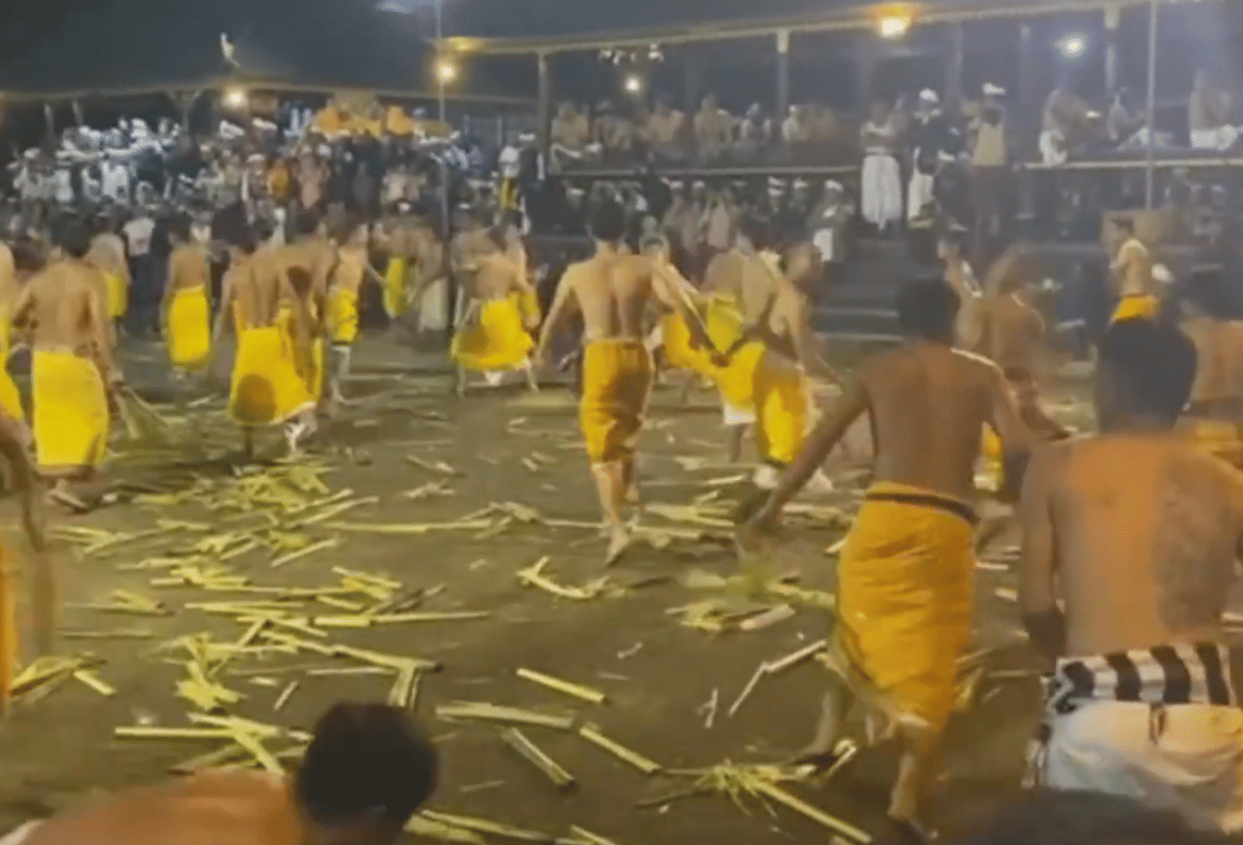 Suasana saat pementasan Tari Baris Babuang. 