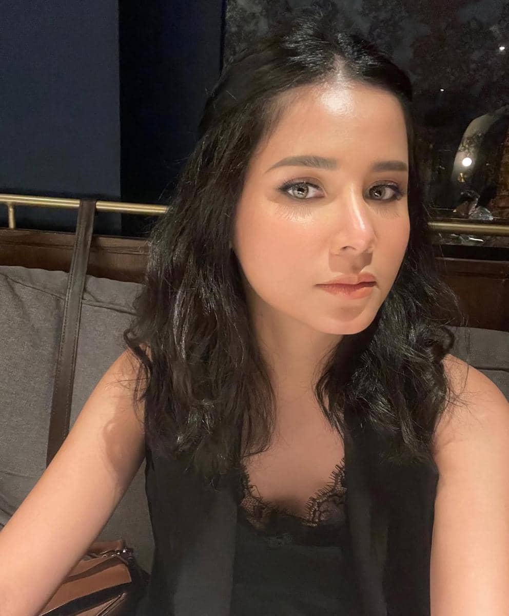 ide makeup kondangan ala Yunita Siregar