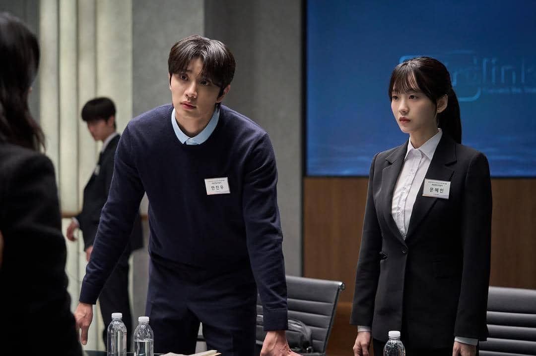 Kim Jae Won dan Cho Yi Hyun di film Final Interview