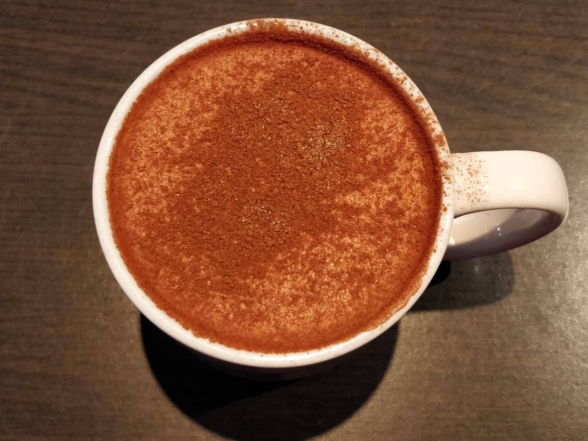 ilustrasi chai latte cokelat