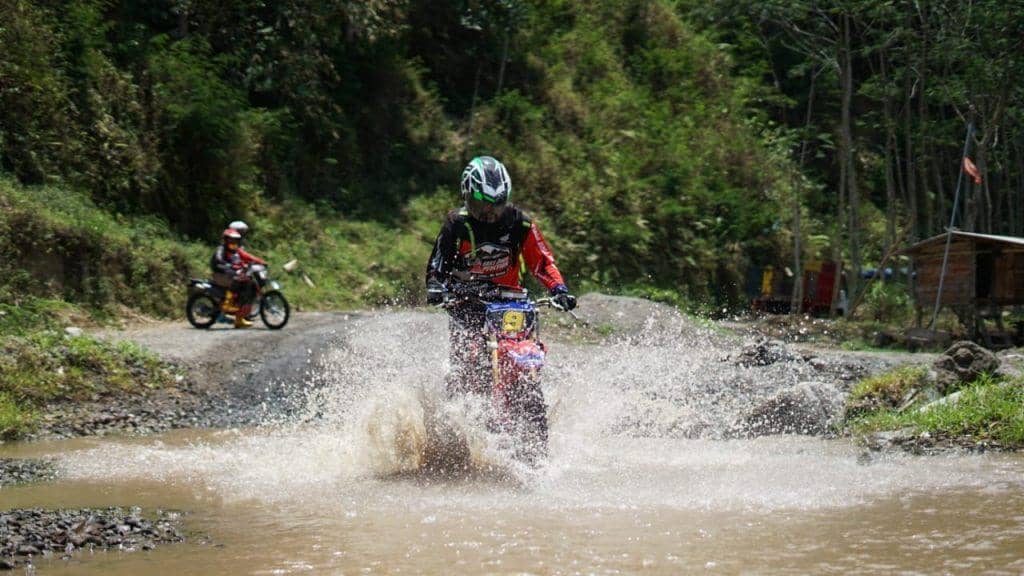 Banjir Berulang di Tapteng, Ini Tips Berkendara saat Cuaca Ekstrem