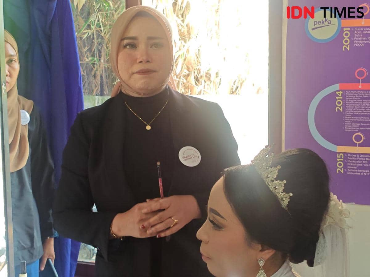 Kena PHK saat Pandemik, Mantan Buruh Pabrik Ini Malah Sukses Jadi MUA