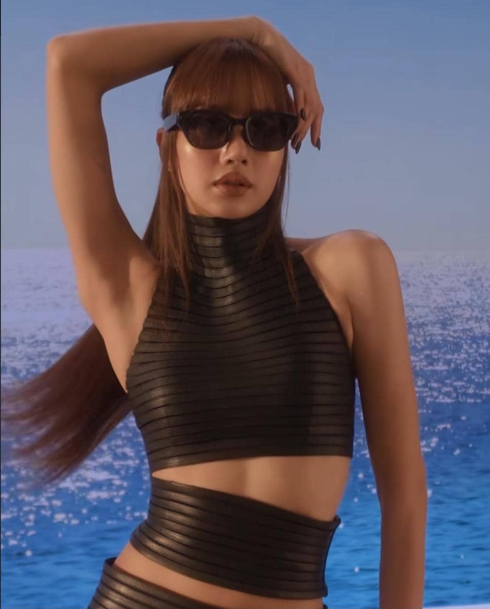 Gaya Lisa BLACKPINK dengan Meta Glasses (instagram.com/instagram)