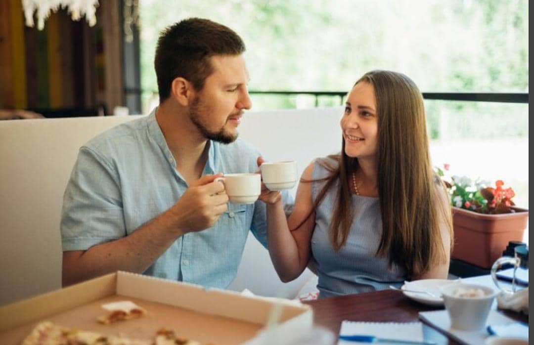 membuatkan kopi untuk pasangan (magnific.com/magnific)