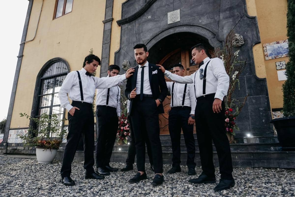 Ilustrasi Perbedaan Bridesmaid, Maid of Honor, Groomsmen dan Bestman