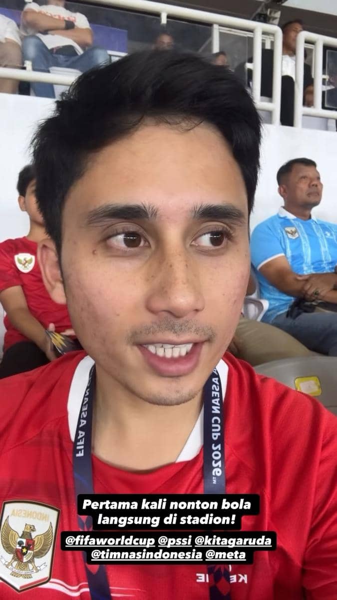 Alshad Ahmad menyaksikan pertandingan timnas Indonesia pada FIFA ASEAN Cup 2026 di kawasan Stadion GBK.