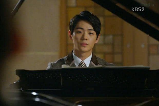 Shin Jae Ha, pemeran drama Korea Page Turner, dalam materi promosi resmi produksi stasiun televisi KBS.