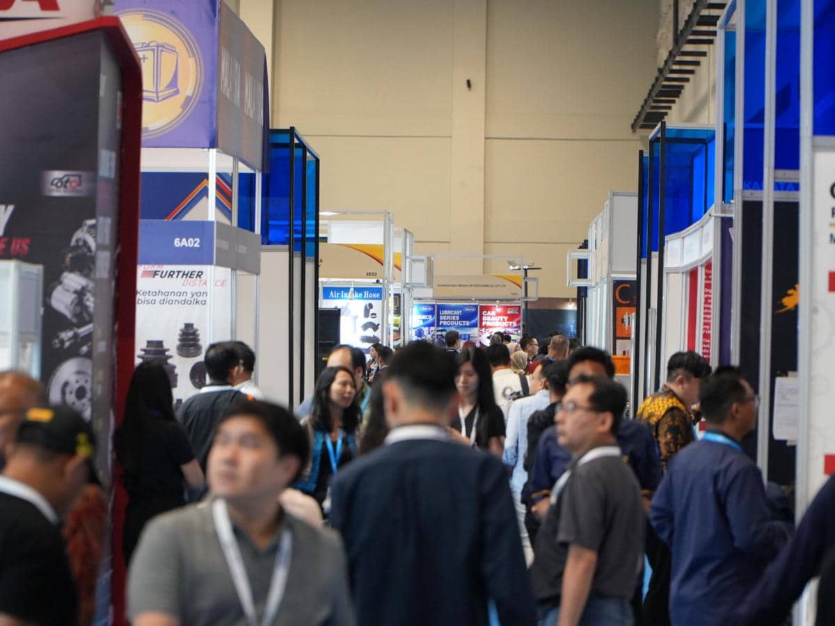 Materi promosi Automechanika Jakarta dengan informasi penyelenggaraan pameran otomotif pada 24–27 September 2026.