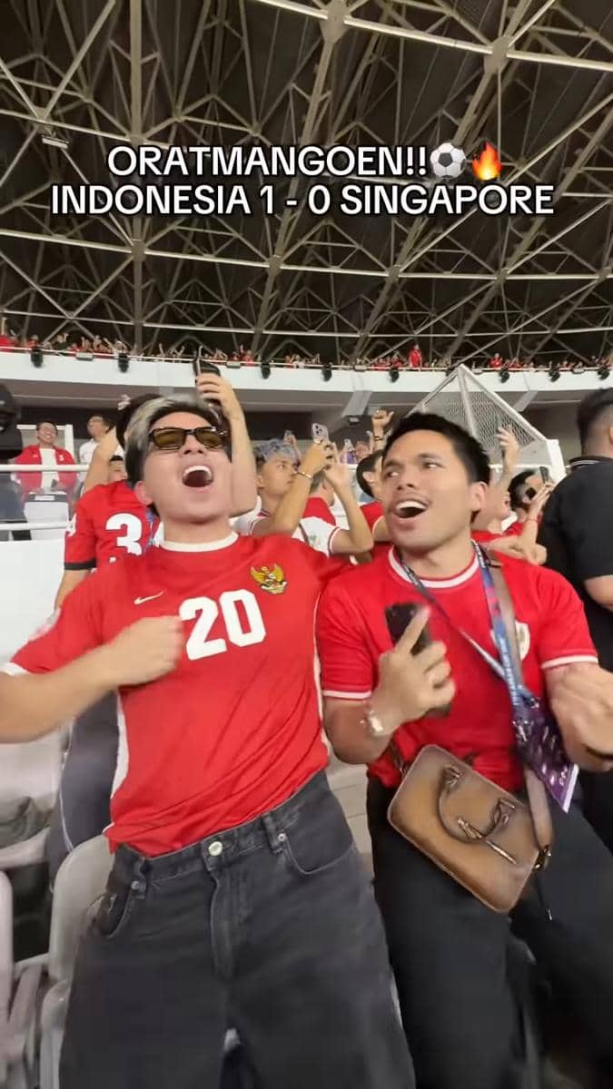 Atta dan Thariq Halilintar menyaksikan pertandingan timnas Indonesia dalam FIFA ASEAN Cup 2026 di GBK.