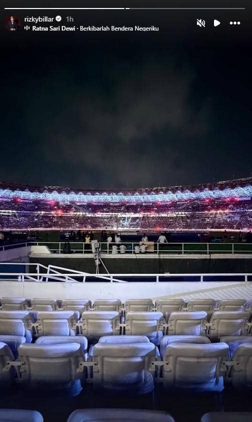Rizky Billar menghadiri pertandingan timnas Indonesia sebagai penonton FIFA ASEAN Cup 2026 di Stadion GBK.