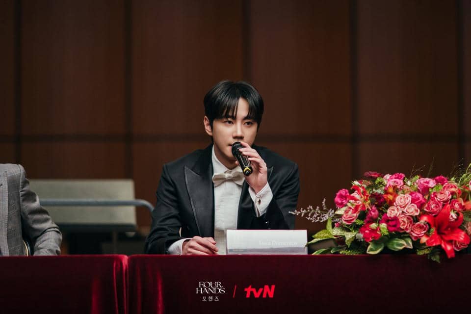 Kolase still cut drama Four Hands, Two Sonatas produksi tvN, menampilkan sejumlah adegan dan para pemeran.