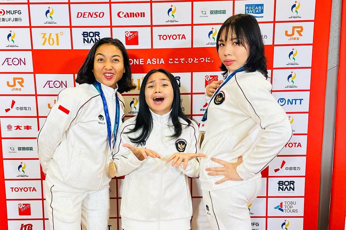 Coki (kiri) bersama tim Indonesia di Asian Games 2026 Aichi-Nagoya.