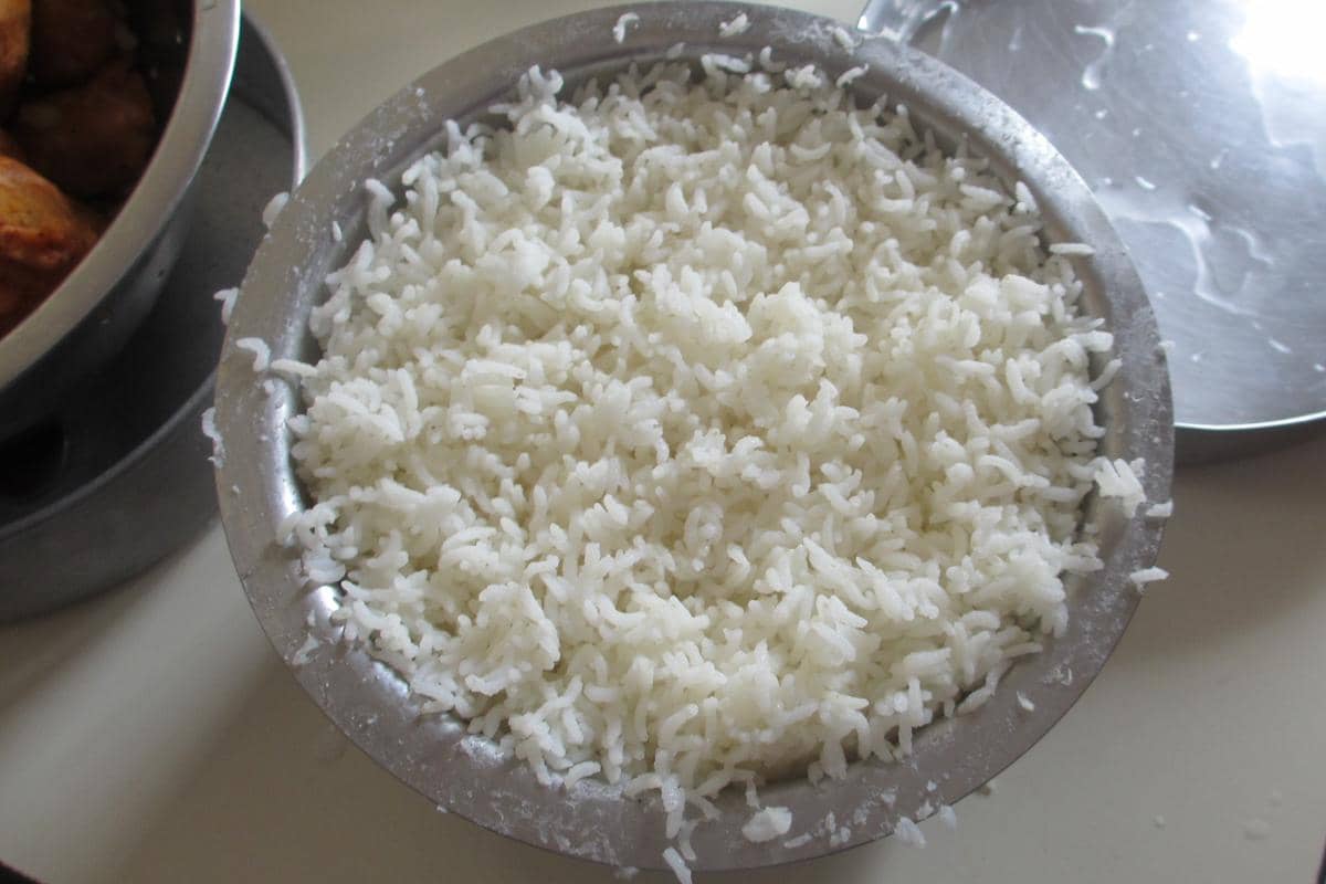 Kenapa Nasi Cepat Basi meski Dimasukkan ke Rice Cooker?