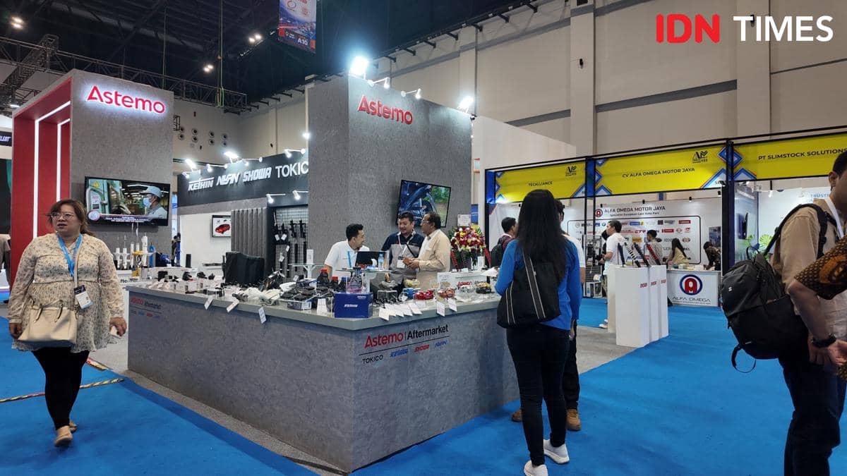 Booth Astemo di pameran Automechanika 2026 dengan identitas merek serta area pameran berbagai produk.