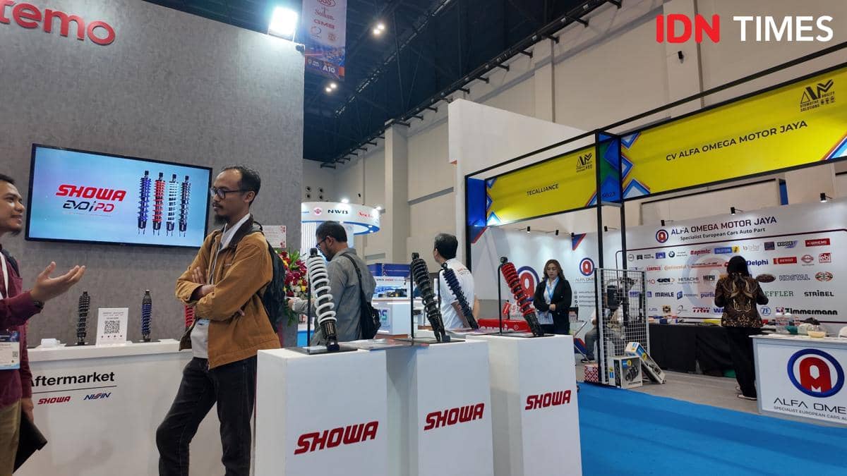 Tampilan produk suspensi terbaru dari Showa sebagai komponen kendaraan bermotor dalam dokumentasi IDN Times.