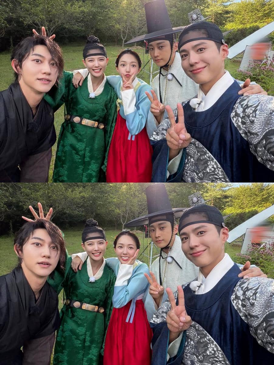 para pemeran Love in the Moonlight di acara 10th Anniversary