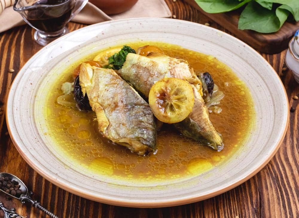 ilustrasi ikan kuah kuning yang sudah matang