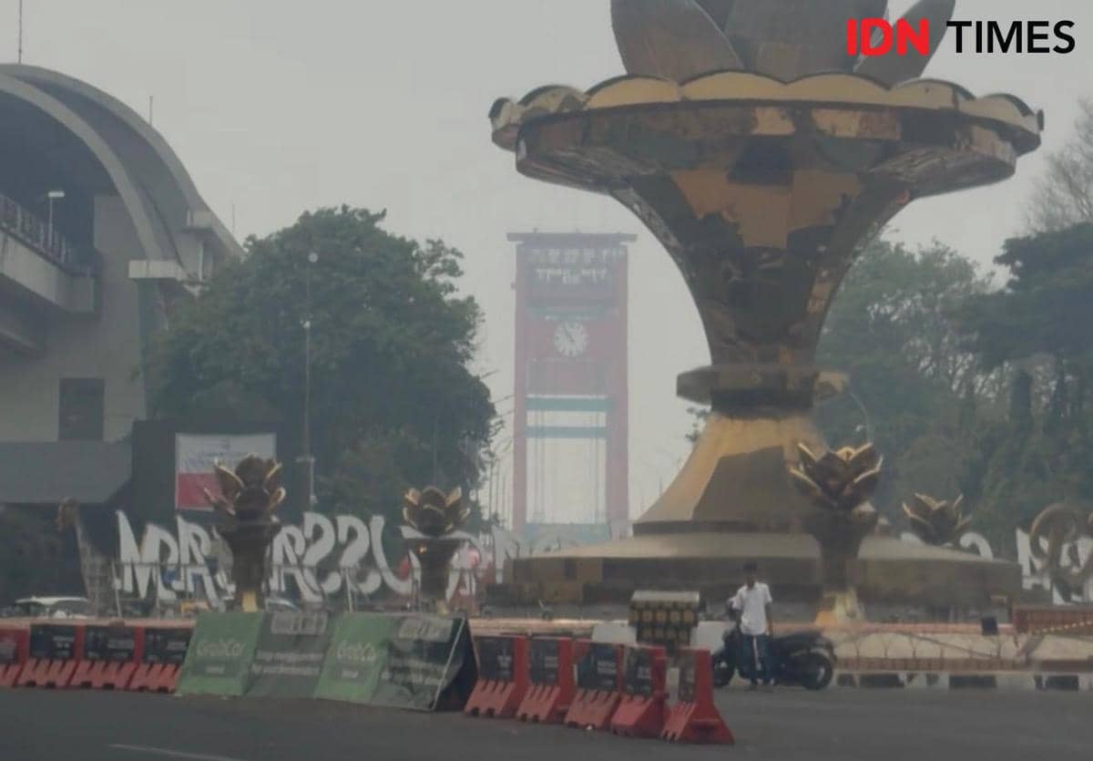 Kabut Asap Menebal di Palembang, Kualitas Udara Dalam Kondisi Berbahaya
