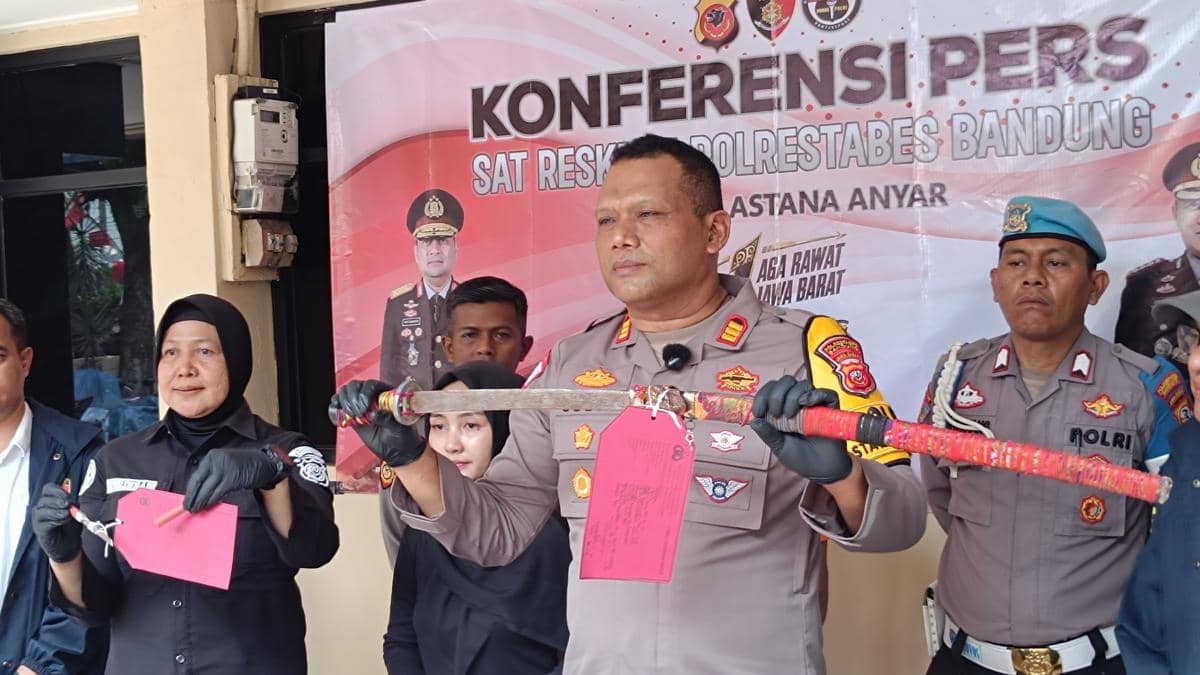 Dorong Motor Curian Tengah Malam, Pria Bawa Samurai Ditangkap Polisi