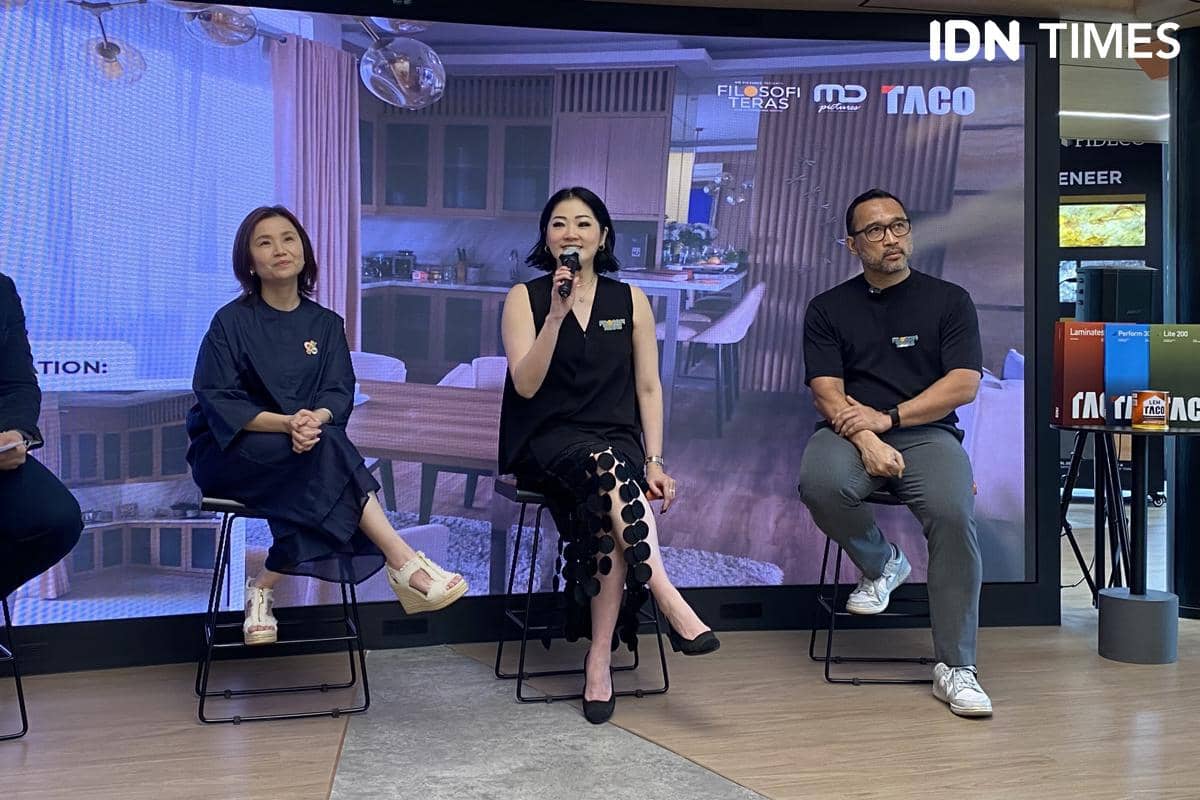 Astrid Suryatenggara, Chief Communication Officer MD Entertainment, berbicara tentang pemanfaatan material set film.