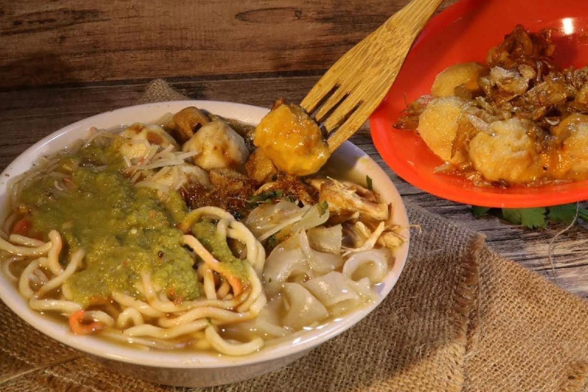 Mie Sop Surya 33
