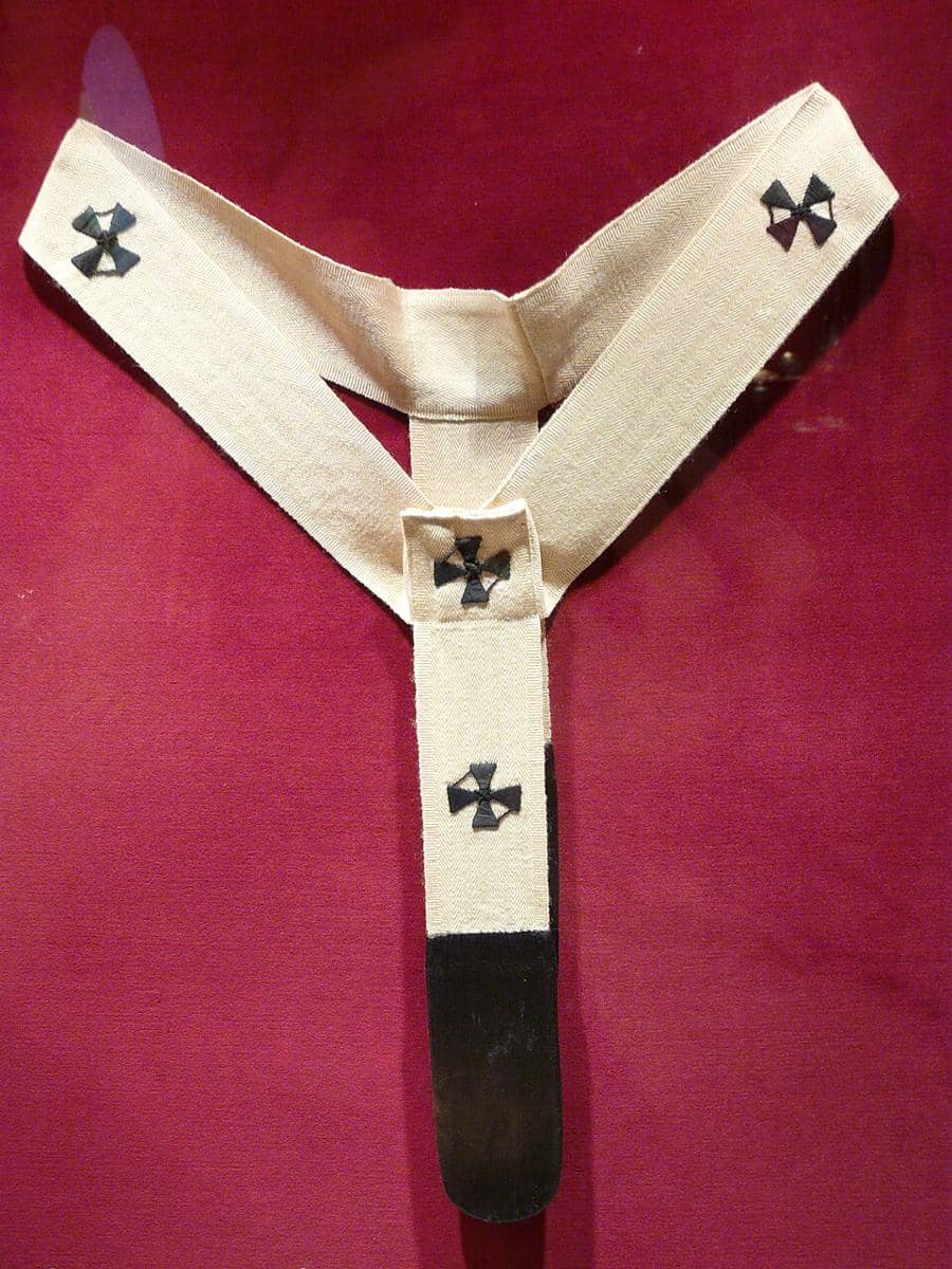 potret palium yang dibuat dari tenunan bulu domba yang diberkati di Basilika St. Agnes di luar tembok dalam sebuah tradisi kuno yang dikenal dengan "The lamb of St. Agnes"