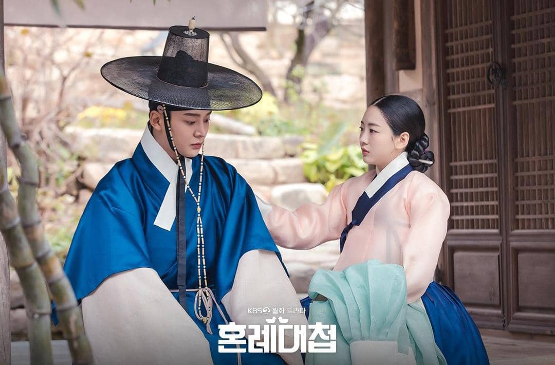 Rowoon dan Cho Yi Hyun di drama The Matchmakers