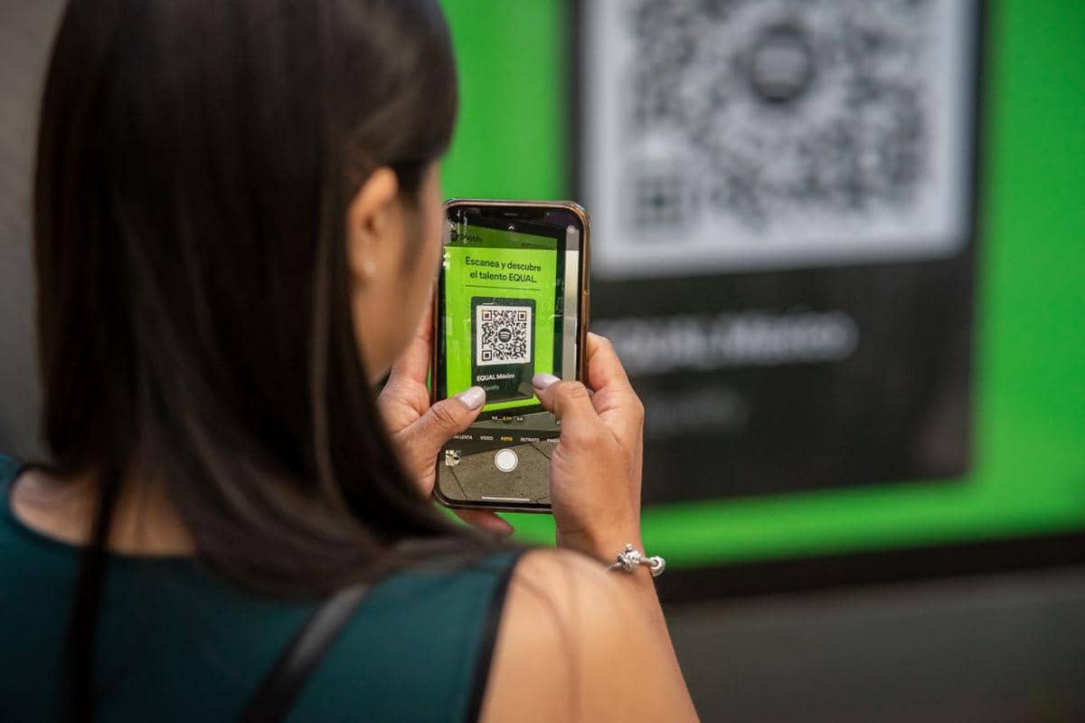 ilustrasi pembayaran cashless, QR Code, QRIS, pembayaran digital