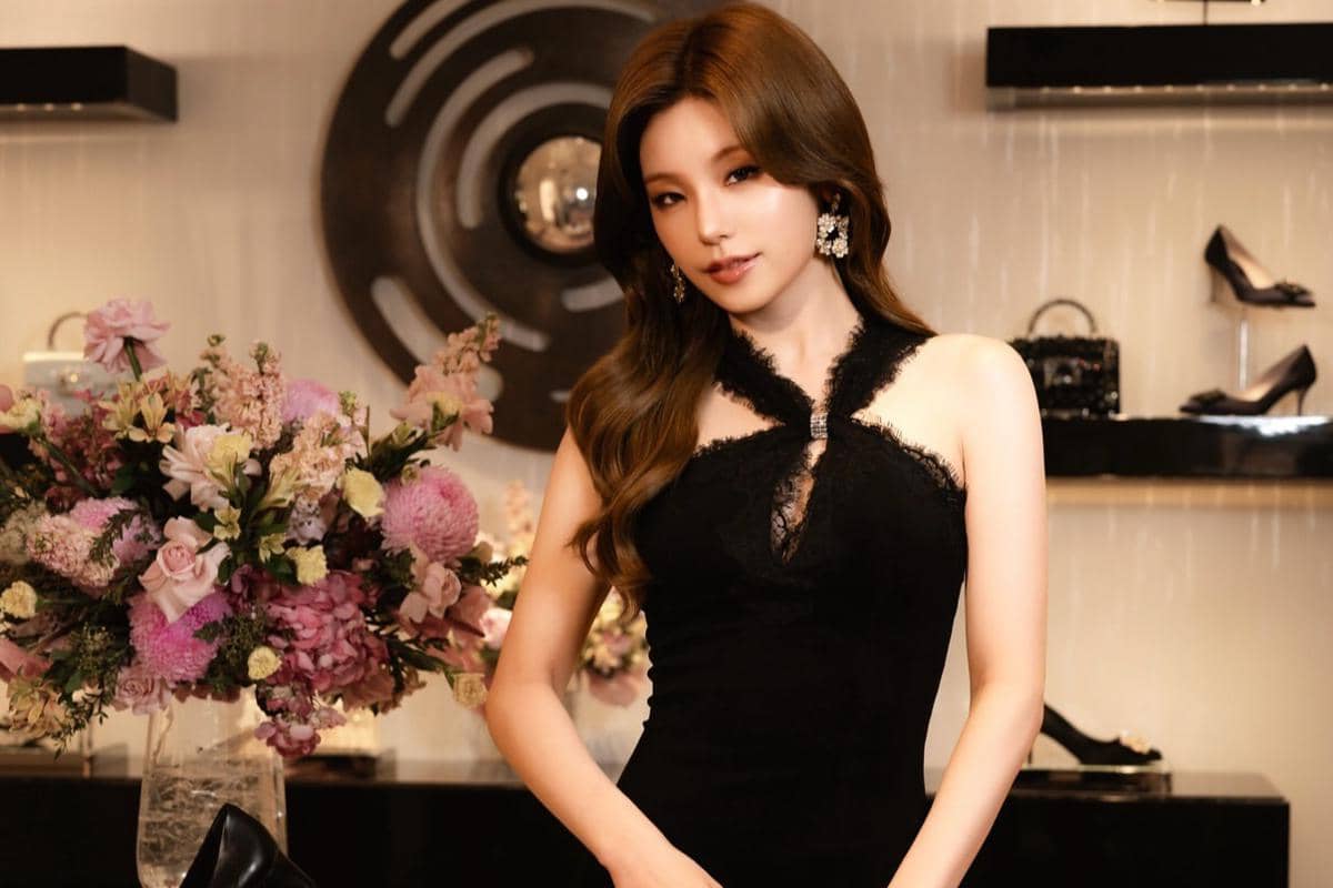 Yeji ITZY Hadiri Grand Opening Roger Vivier di Jakarta