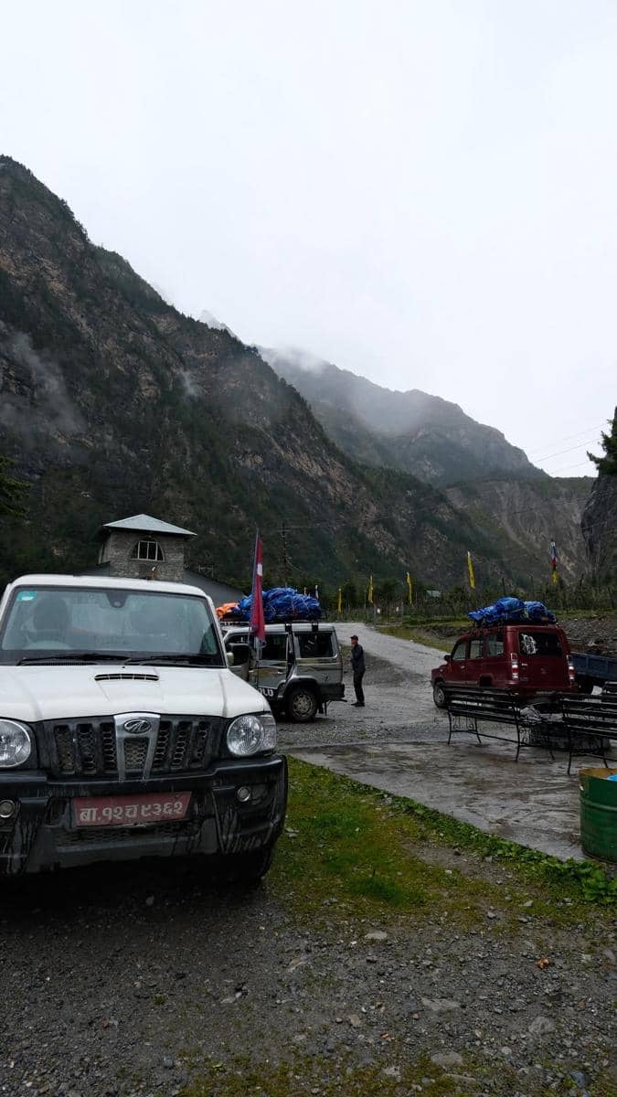 Bella Graceva menikmati keindahan alam di Lembah Manang, Nepal