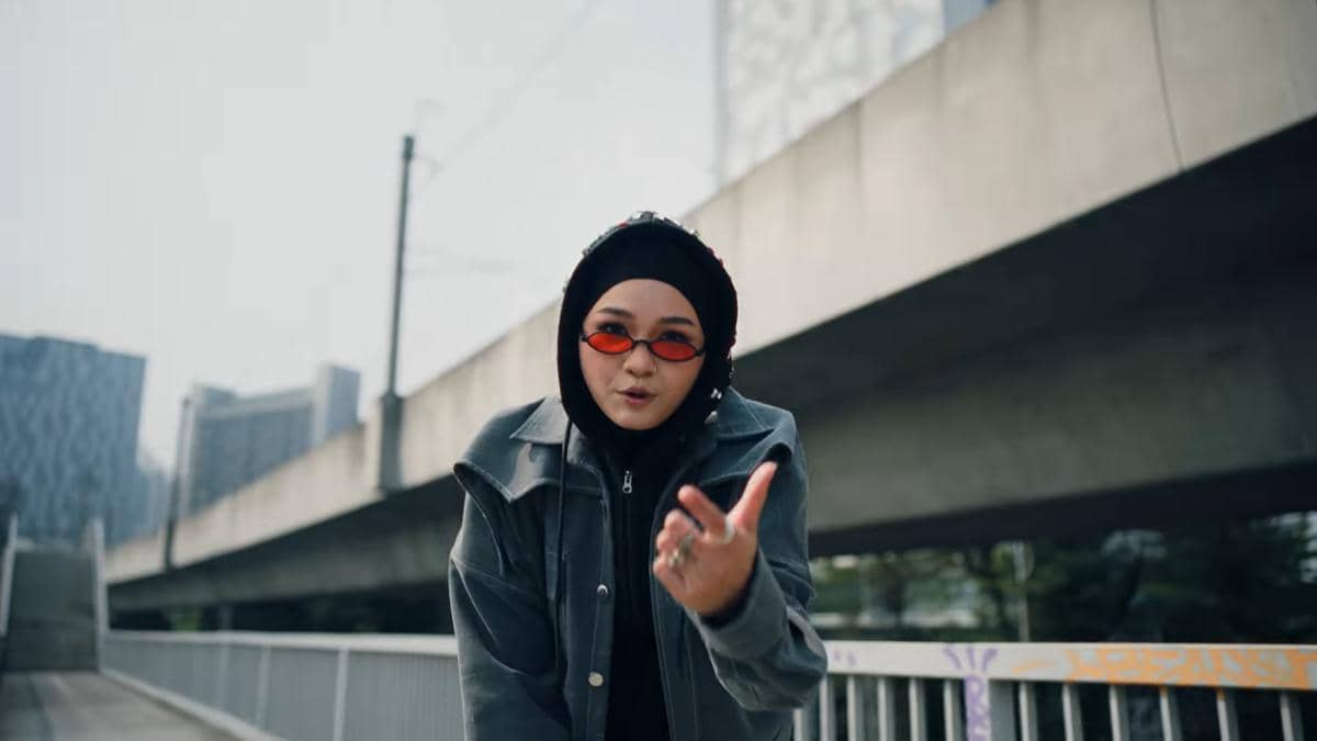 Cuplikan music video lagu maha benar dari Salma Salsabil (youtube.com/Salma Salsabil)