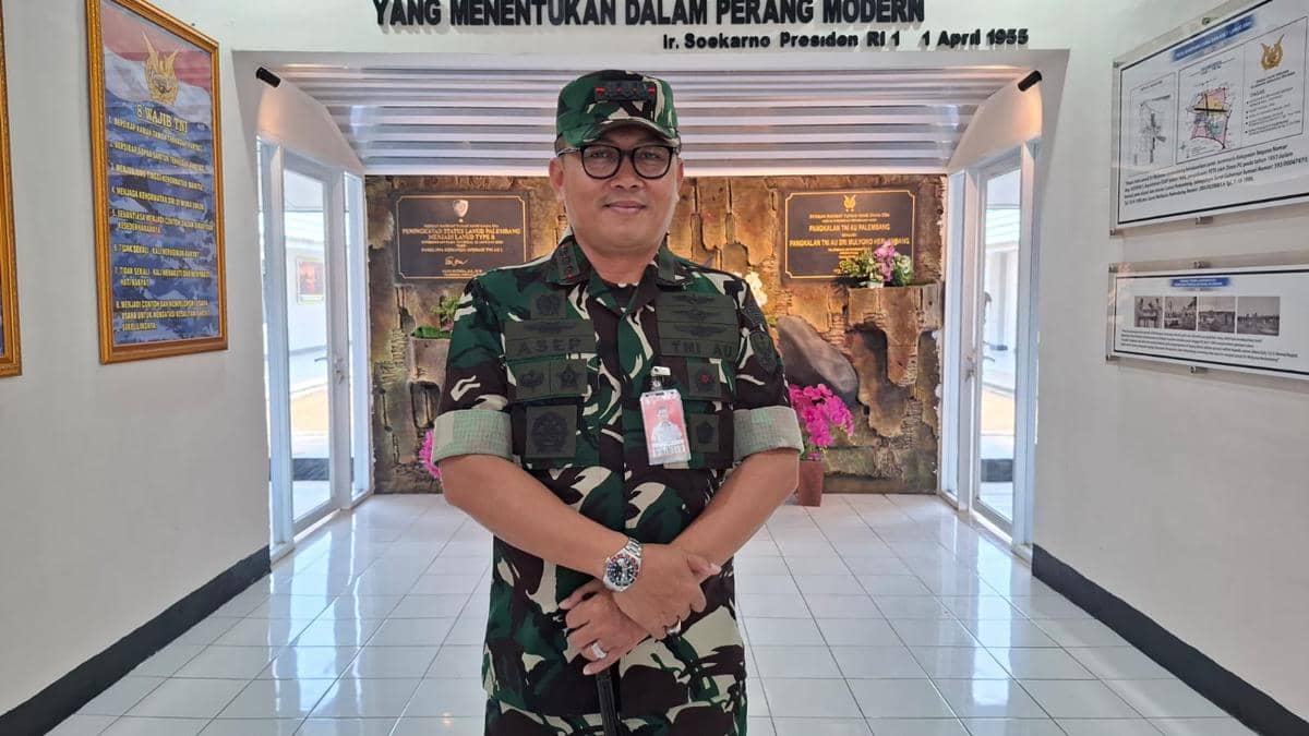 Potret Kolonel Pnb Asep Wahyu Wijaya, Komandan Lanud Sri Mulyono Herlambang, dalam dokumentasi resmi.