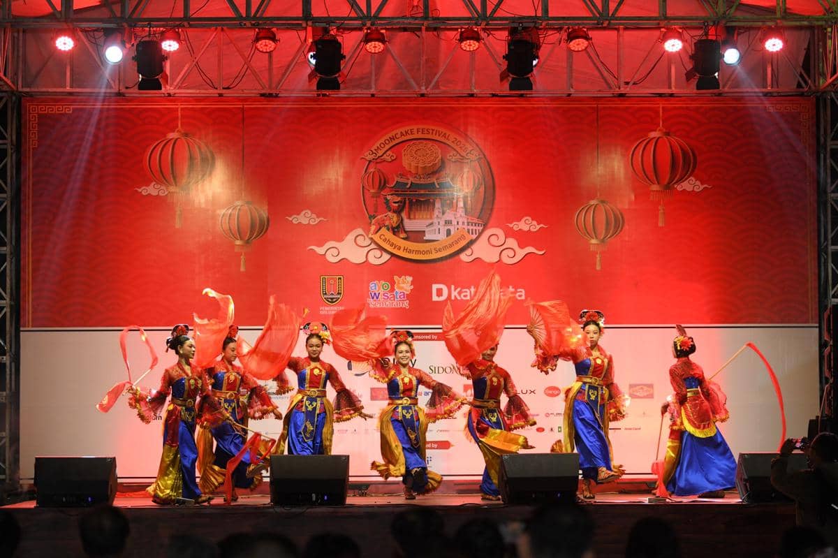 mooncake festival, pecinan, kue bulan, tionghoa