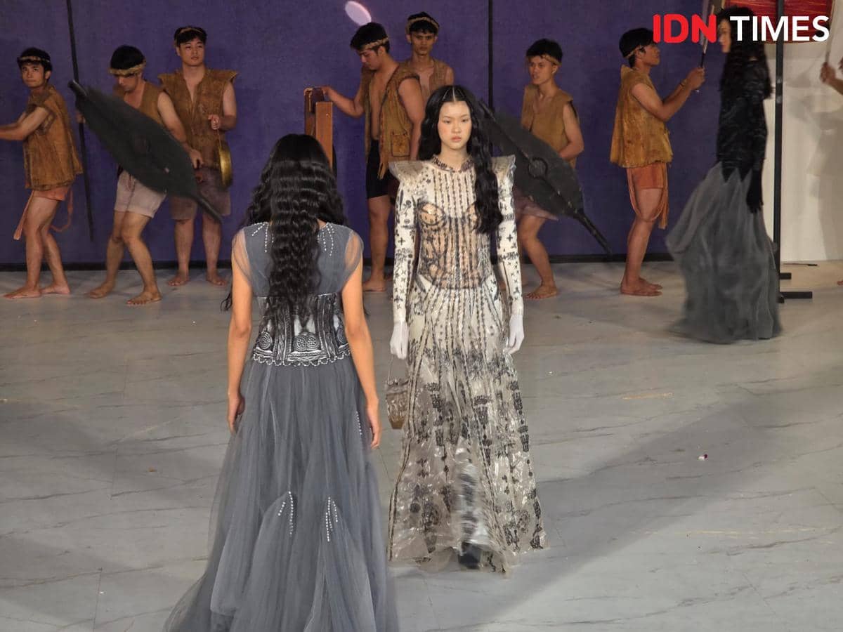 Koleksi Mel Ahyar Archipelago bertajuk "Tanö Niha" di pembukaan Fashion Nation Senayan City 2026