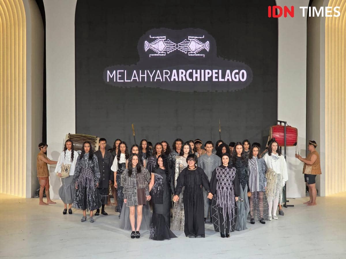 Koleksi Mel Ahyar Archipelago bertajuk "Tanö Niha" di pembukaan Fashion Nation Senayan City 2026