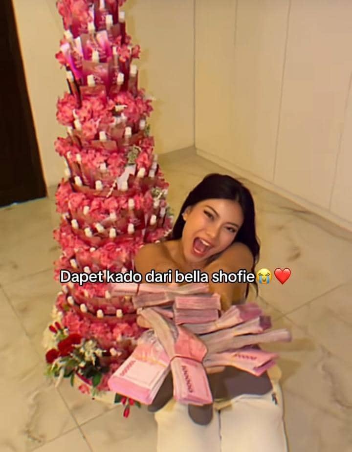 Hanum Mega bagi-bagi hadiah ultah dari Nathalie Holscher