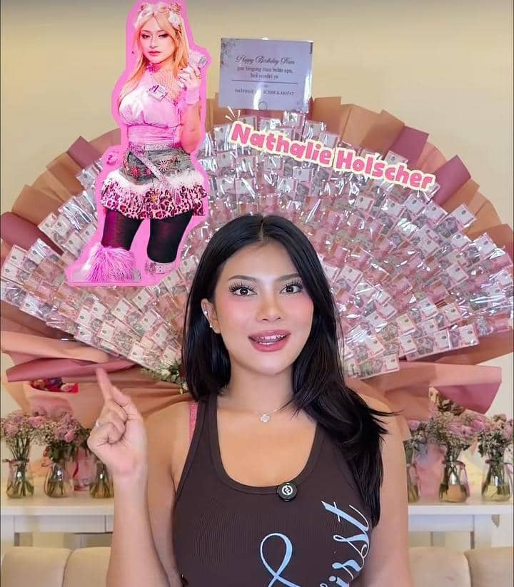 Hanum Mega bagi-bagi hadiah ultah dari Nathalie Holscher