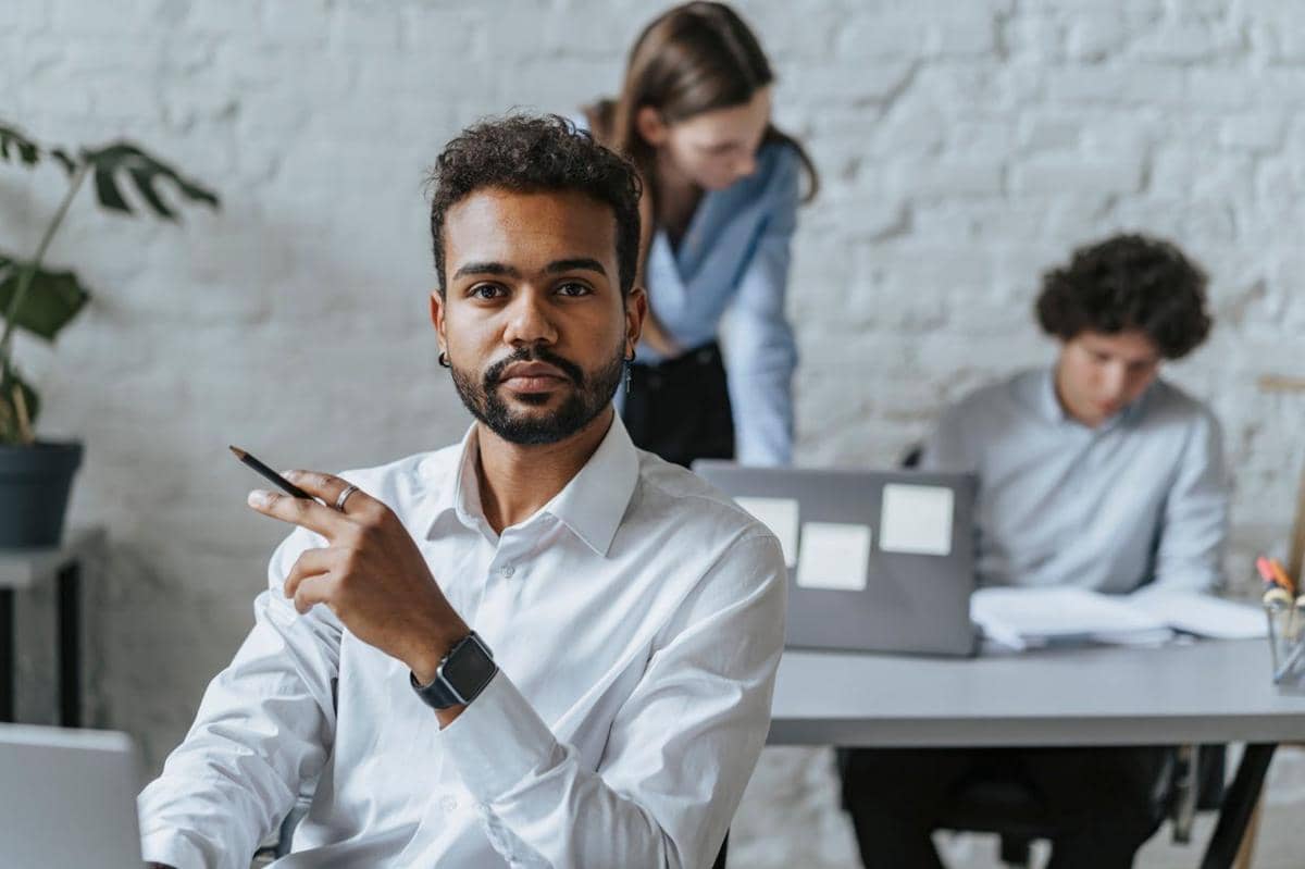Efek Job Hugging terhadap Kesehatan Mental dan Finansial