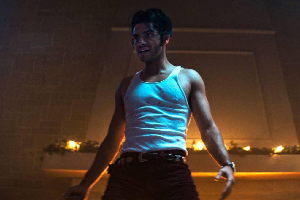 Mena Massoud dalam film The Sacrifice Game