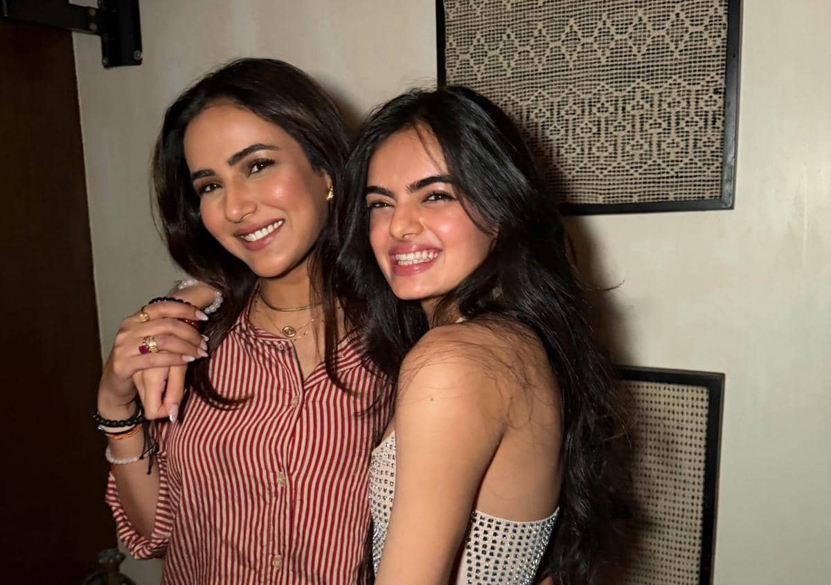 Ruhanika Dhawan Rayakan Ulang Tahun Bareng Rekan Artis, Meriah!