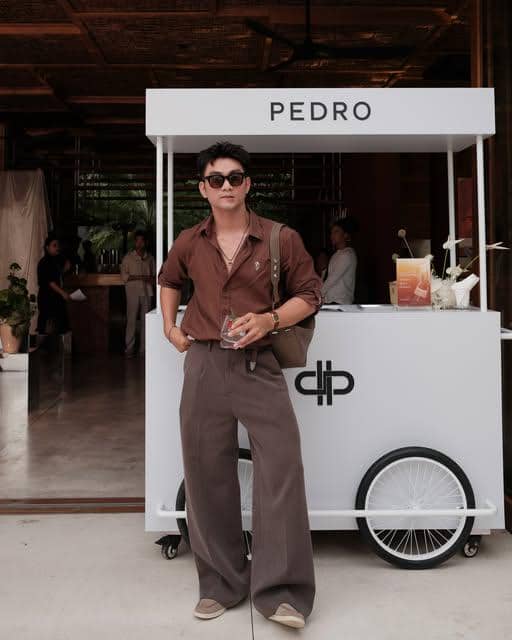 Outfit Nuansa Cokelat ala Vo Khanh Hung