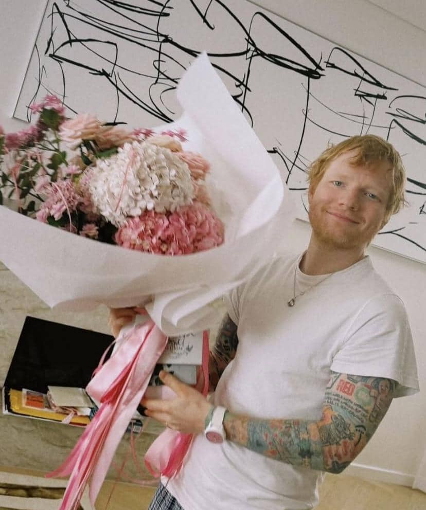 Potret wajah penyanyi Ed Sheeran dengan ekspresi santai yang diunggah melalui akun Instagram @teddysphotos.