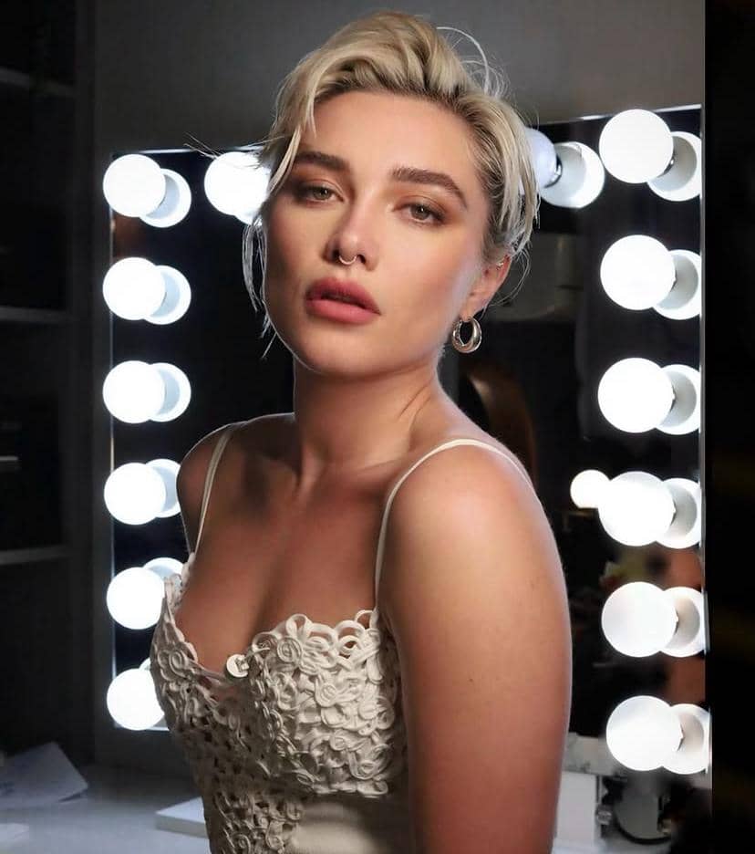 Potret Florence Pugh dari akun Instagram @florencepugh, dengan wajahnya menjadi fokus utama dalam komposisi foto.