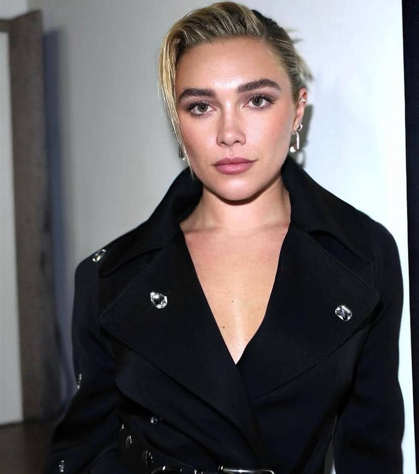 Potret Florence Pugh dalam unggahan Instagram, dengan wajah sang aktris menjadi fokus utama pada foto tersebut.