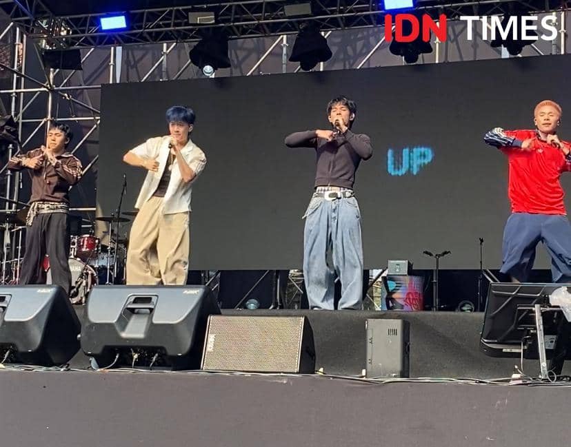Usai Sehari Debut, Boy Group SEEN Tampil di Pestapora 2026