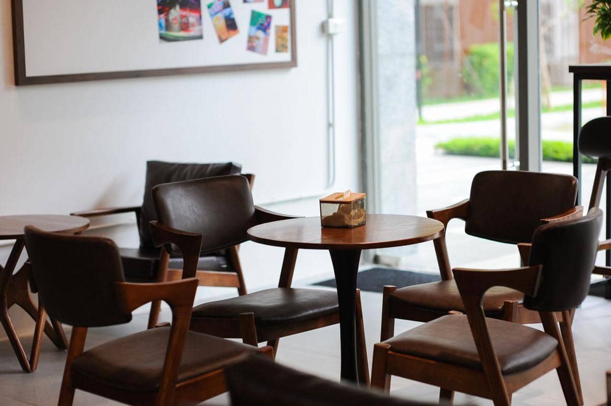 5 Alasan Kedai Kopi Lebih Memilih Meja Bundar, Bukan Cuma Soal Estetik