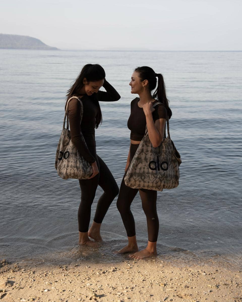 Yasmin Napper liburan di Pulau Moyo, NTB